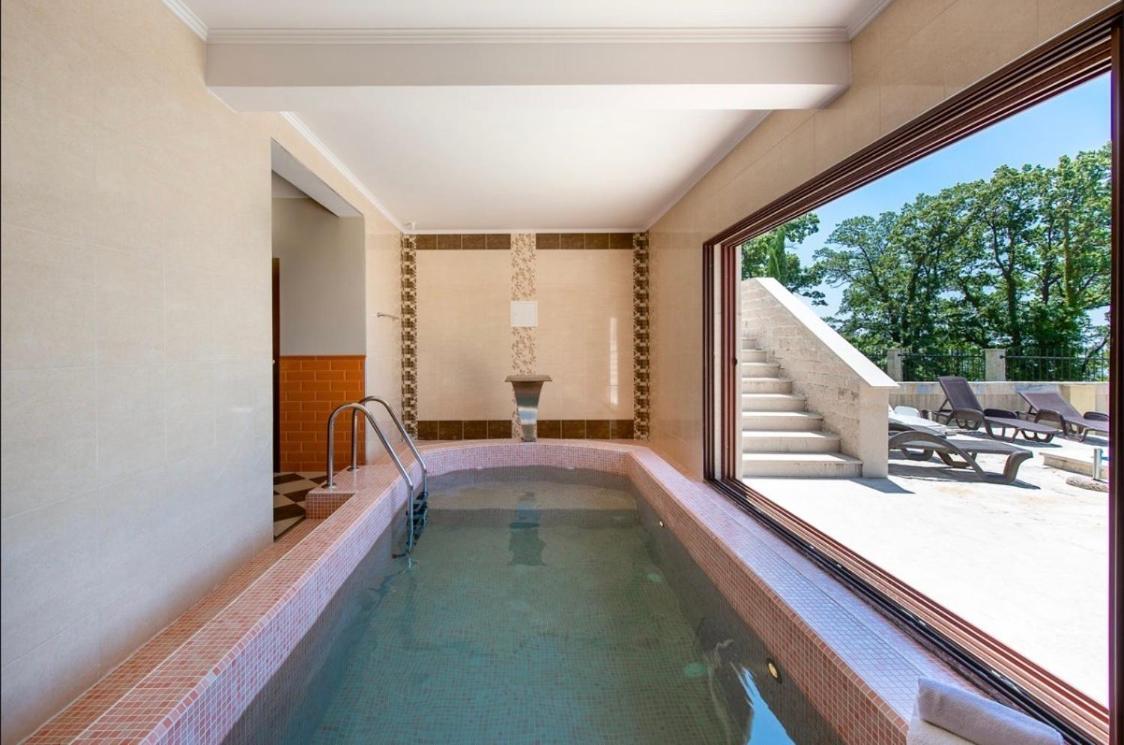 Sunbreeze Delux Villa