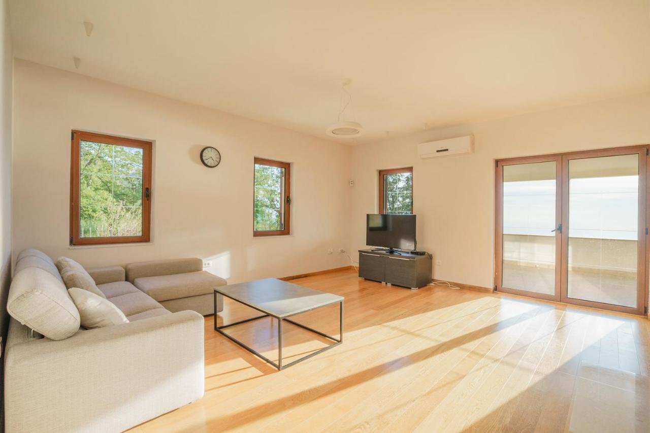 Sunbreeze Delux Villa