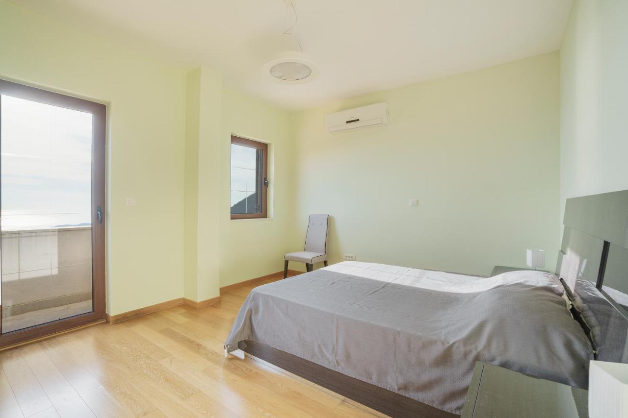 Sunbreeze Delux Villa *
