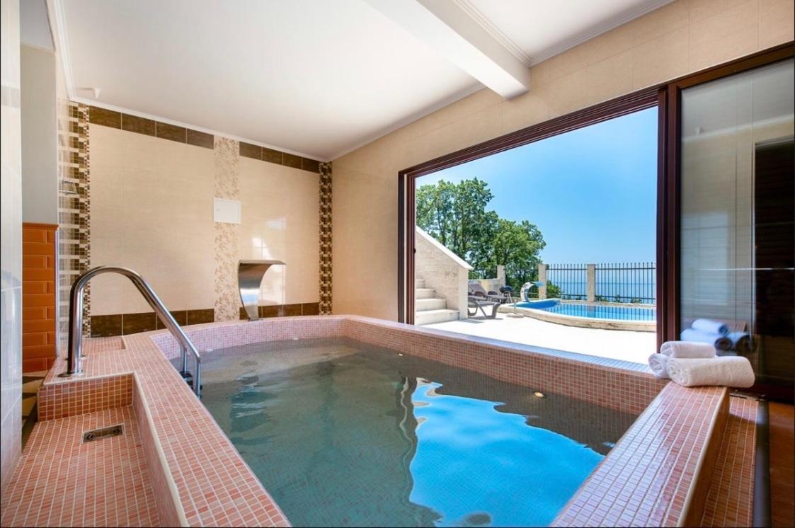 Sunbreeze Delux Villa Budva