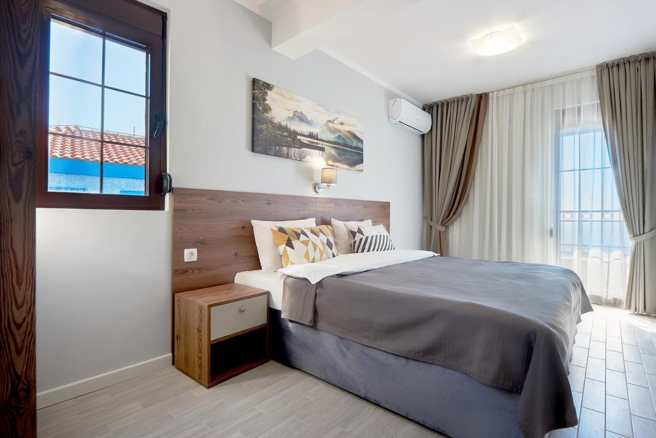 Sunbreeze Delux Villa *