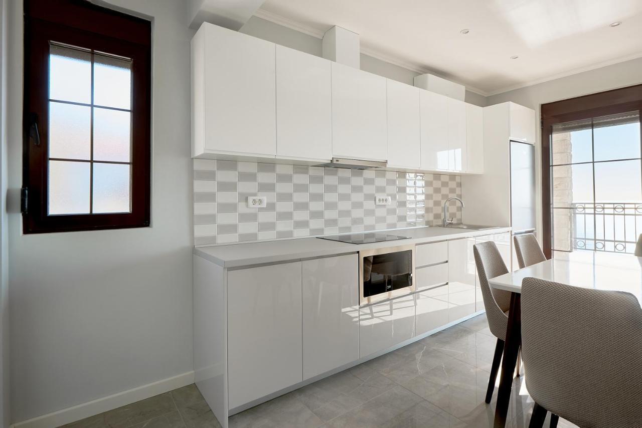 Sunbreeze Delux Villa *