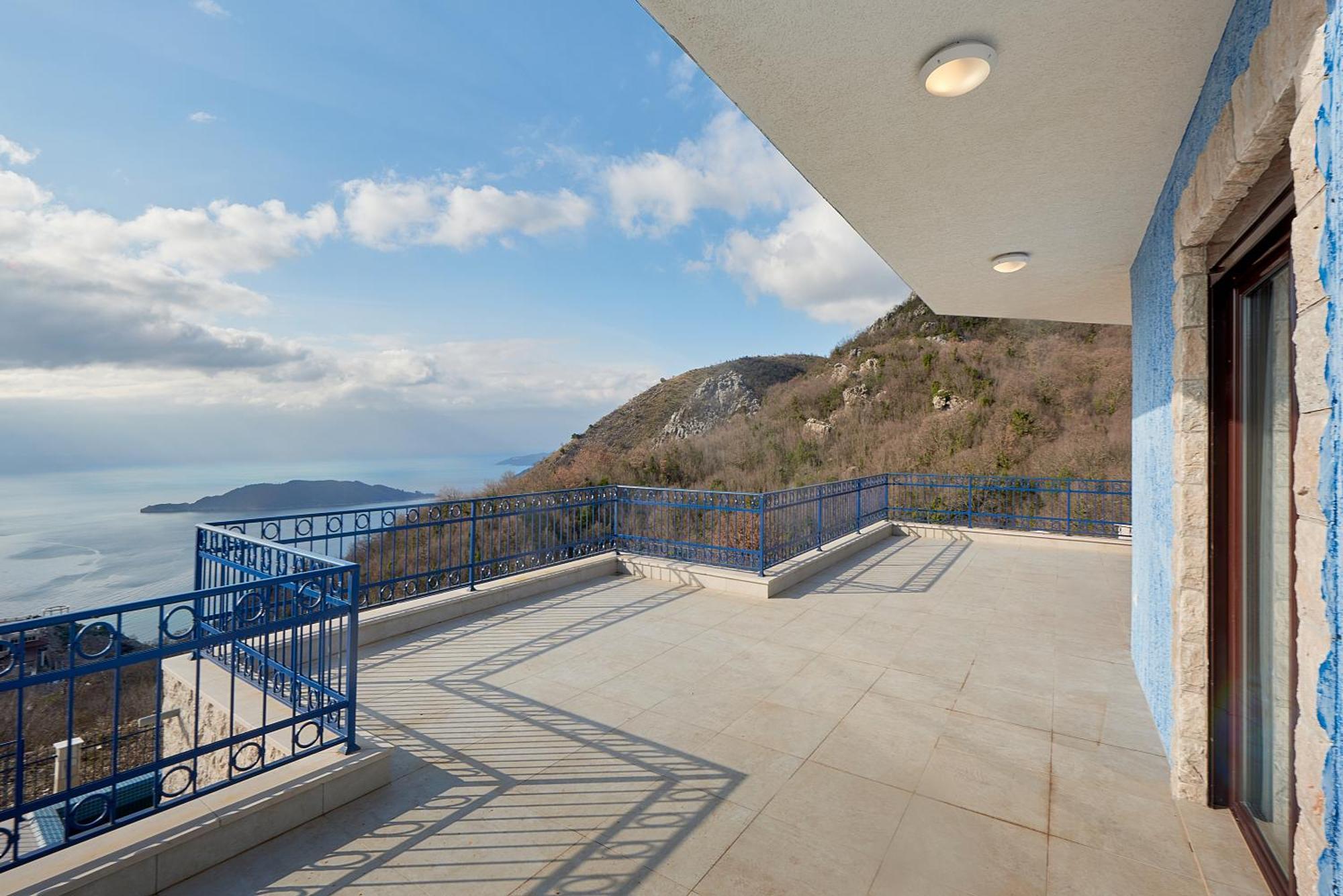 Sunbreeze Delux Villa