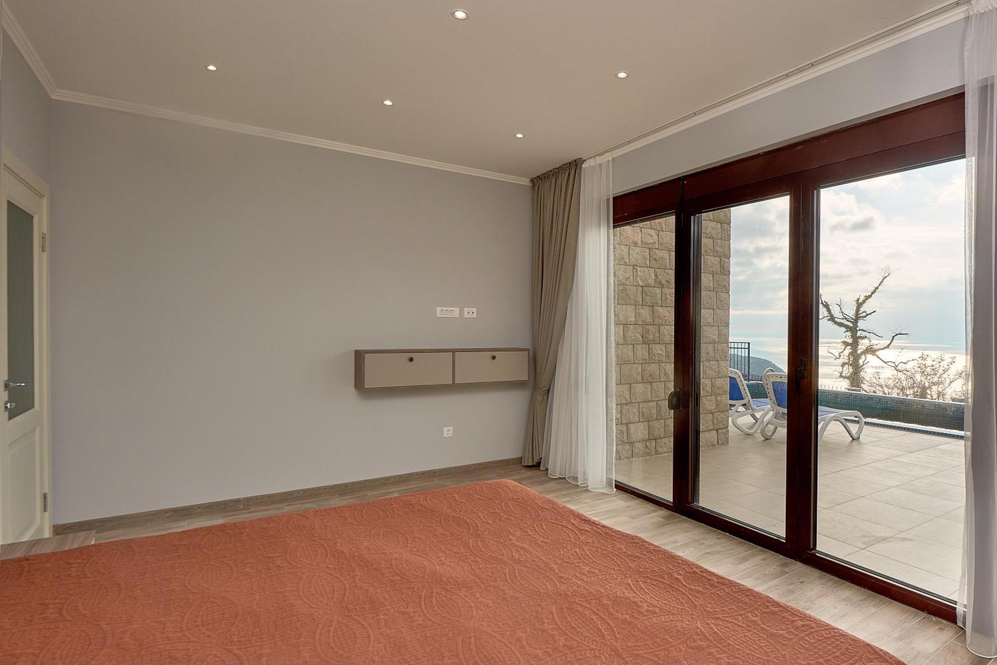 Sunbreeze Delux Villa *