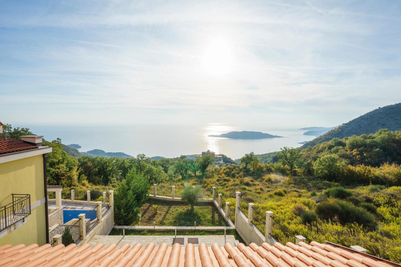 Sunbreeze Delux Villa *